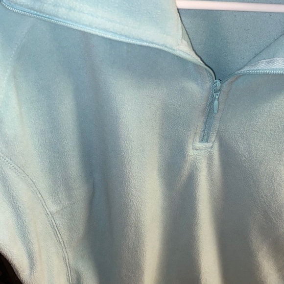 Women’s Columbia Top - Picture 4 of 9